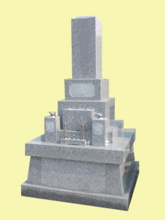 積石付和型墓石の写真